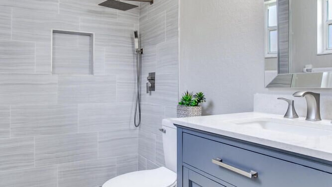 Photo of Bathroom in Lakeview Village