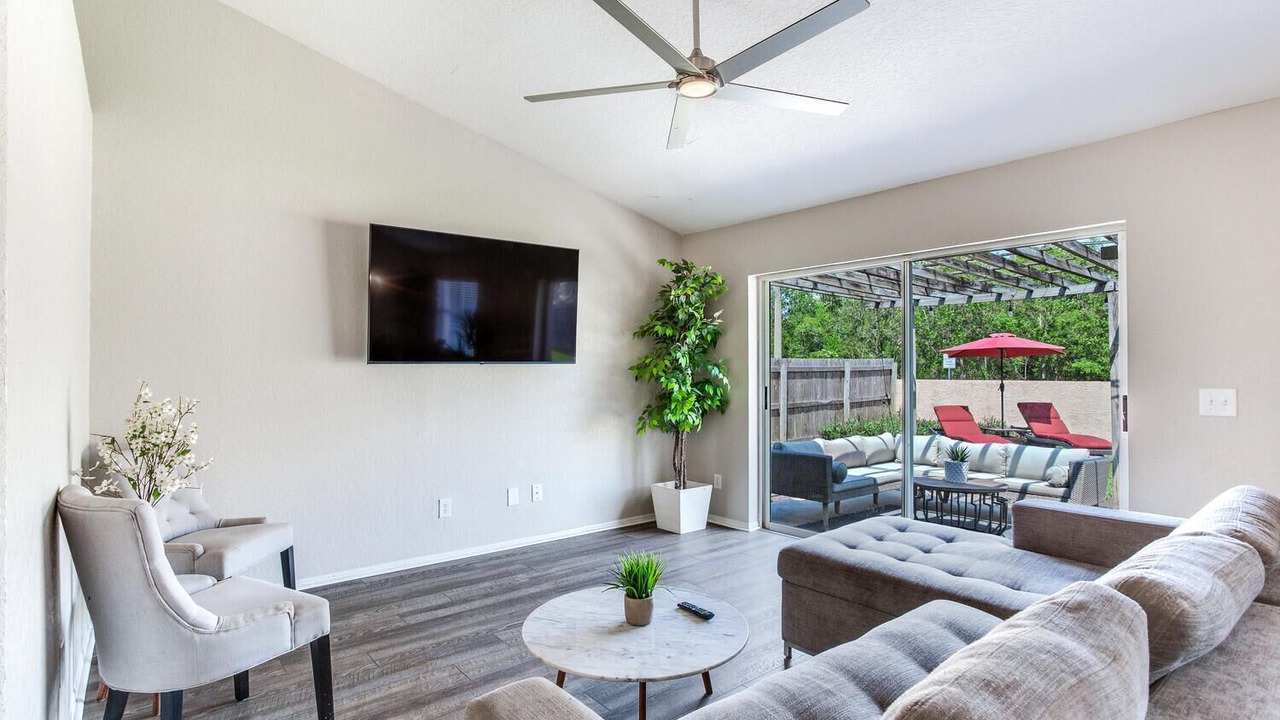 Photo of Livingroom in Lakeview Village