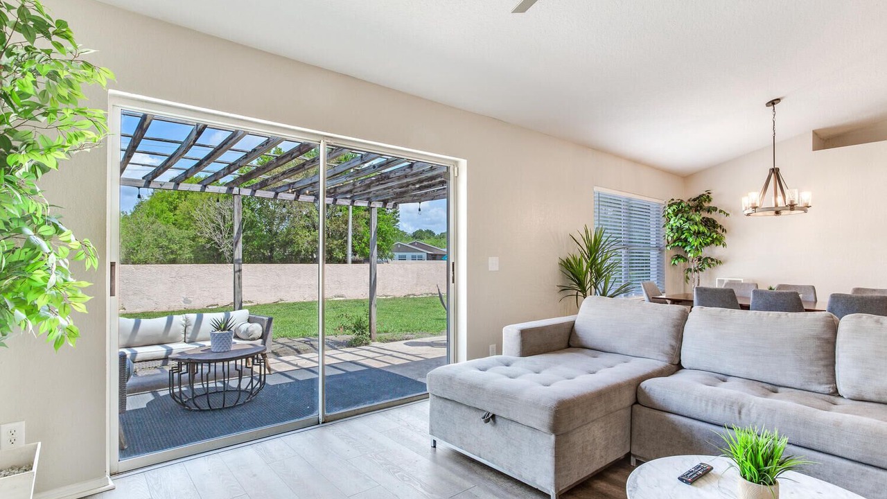 Photo of Livingroom in Lakeview Village
