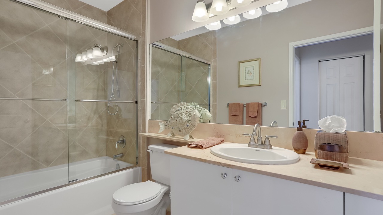 Photo of Bathroom in Lantana