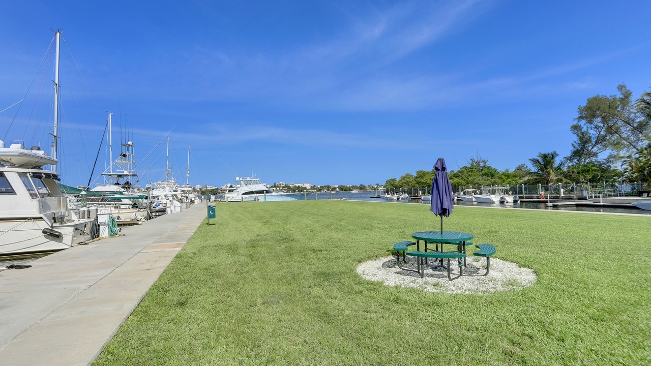 Photo of Outdoor in Lantana
