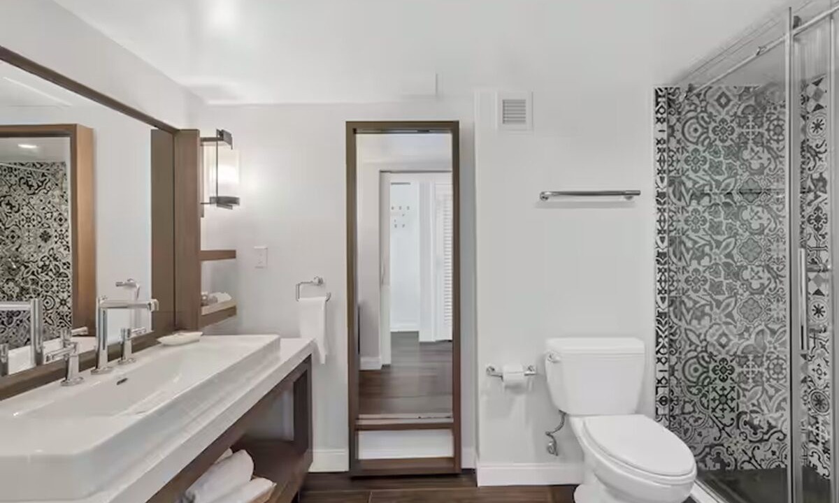Photo of Bathroom in Rock Harbor