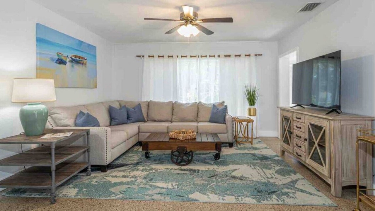 Photo of Livingroom in Stuart