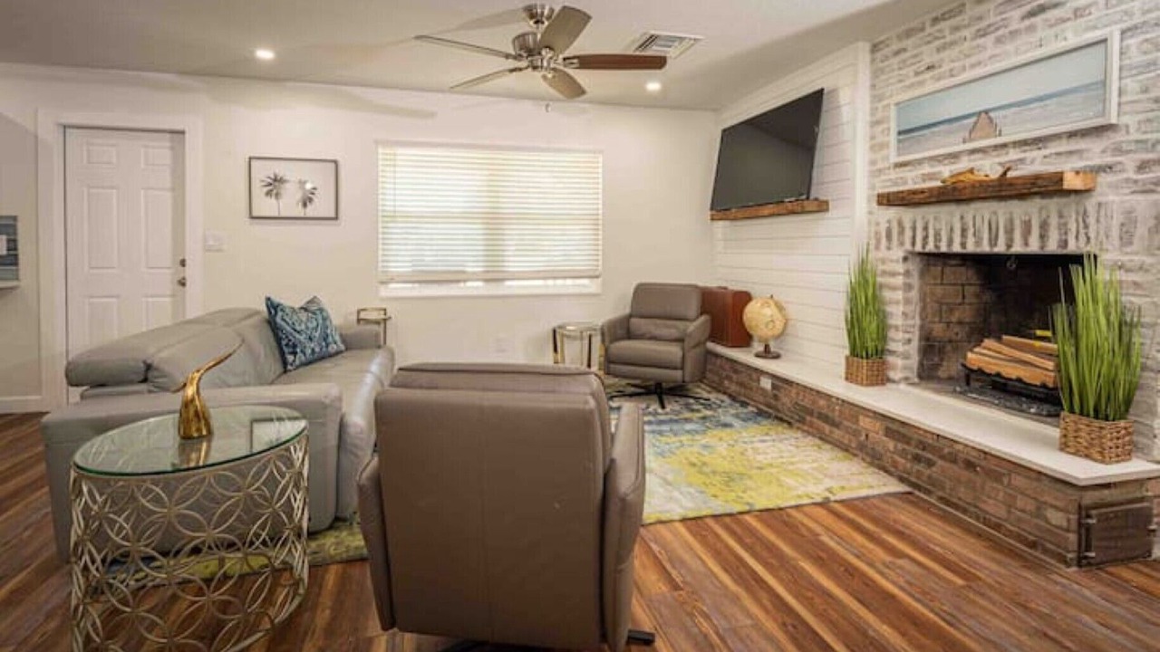 Photo of Livingroom in North River Shores