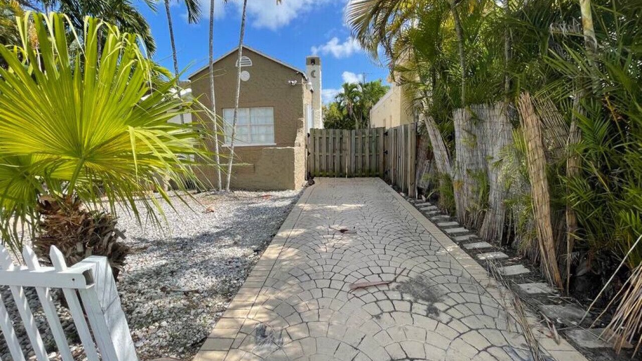Photo of Outdoor in Hallandale Beach