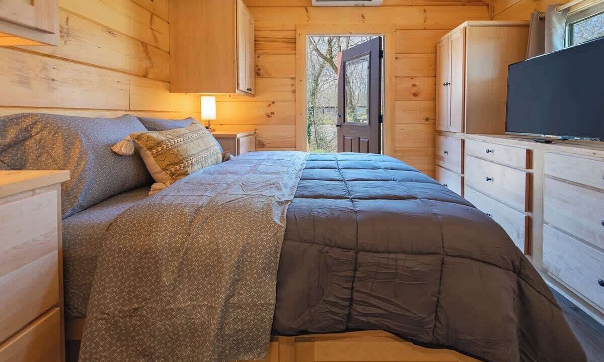 Photo of Bedroom in Lookout Valley Neighborhood Association