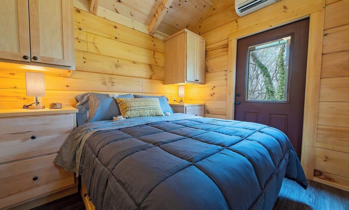 Photo of Bedroom in Lookout Valley Neighborhood Association