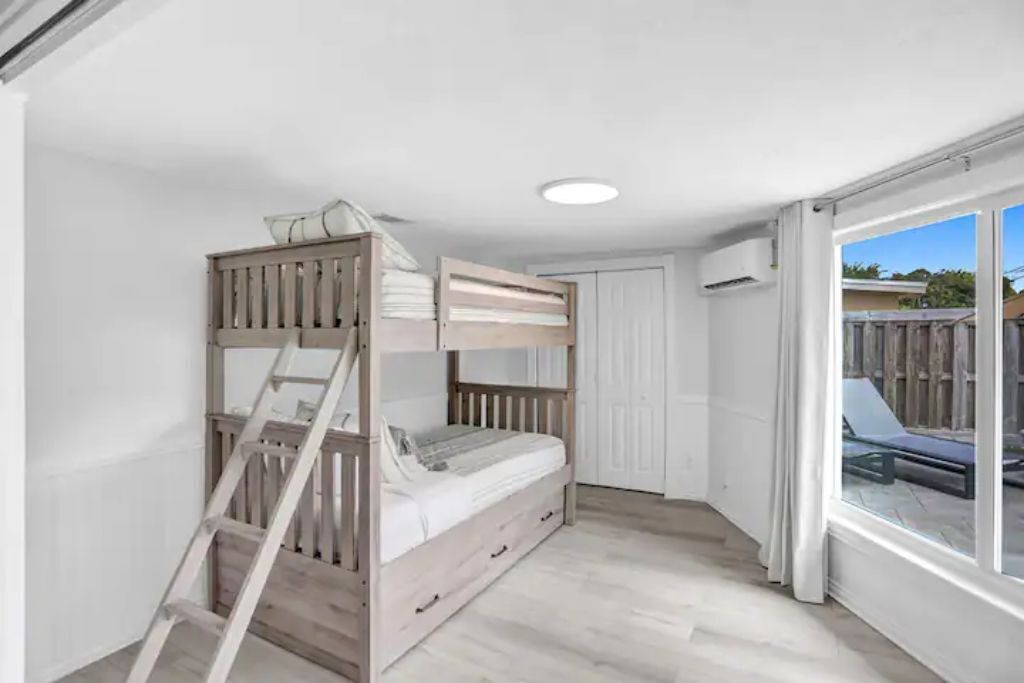 Photo of Bedroom in Garden Isles