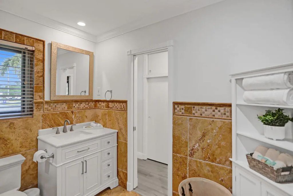 Photo of Bathroom in Garden Isles