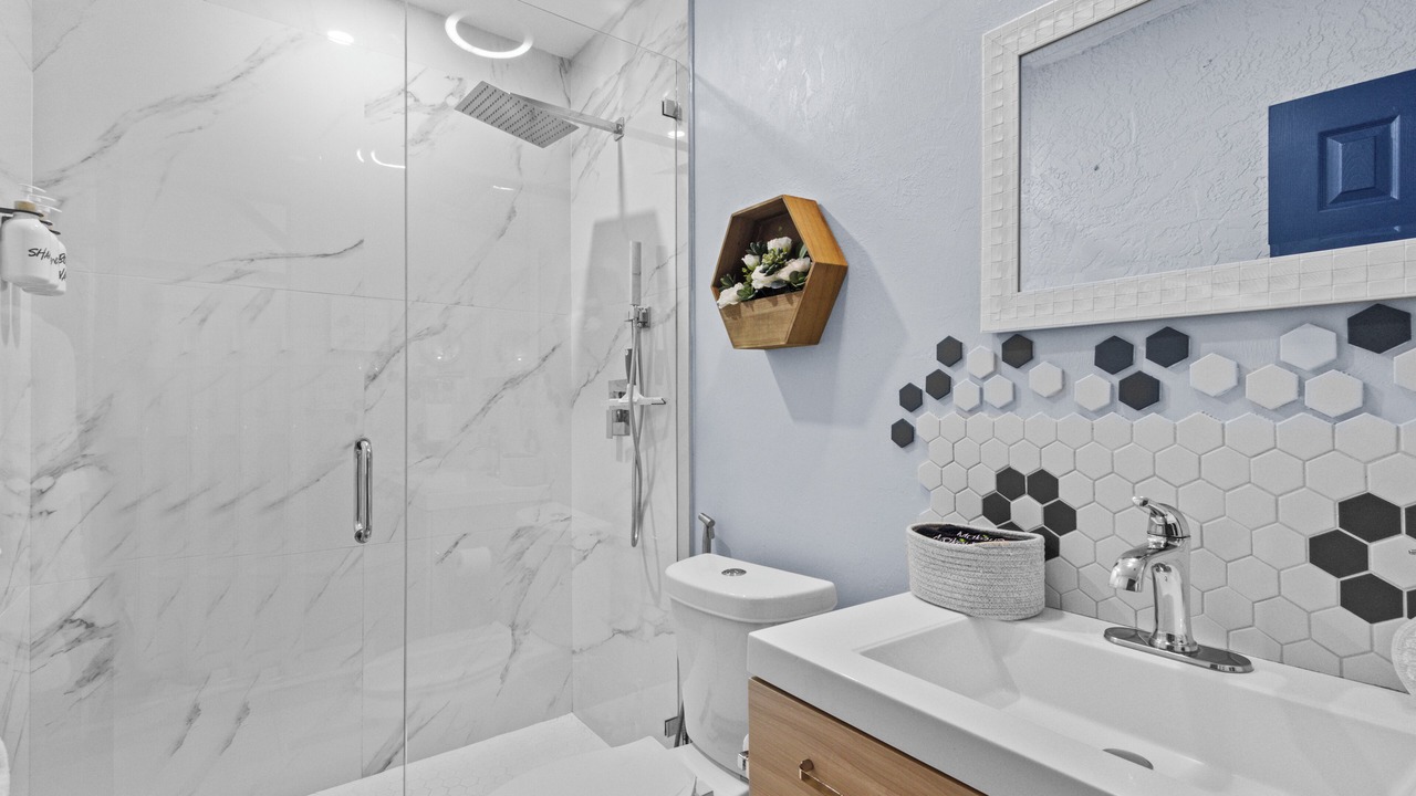 Photo of Bathroom in Pelican