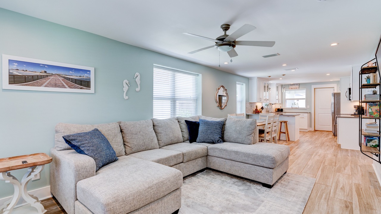 Photo of Livingroom in Neptune Beach