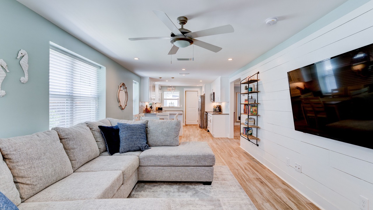 Photo of Livingroom in Neptune Beach