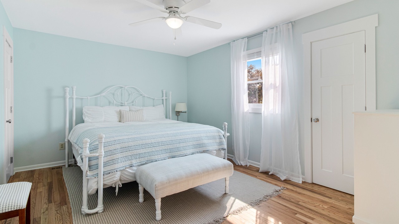 Photo of Bedroom in Long Beach