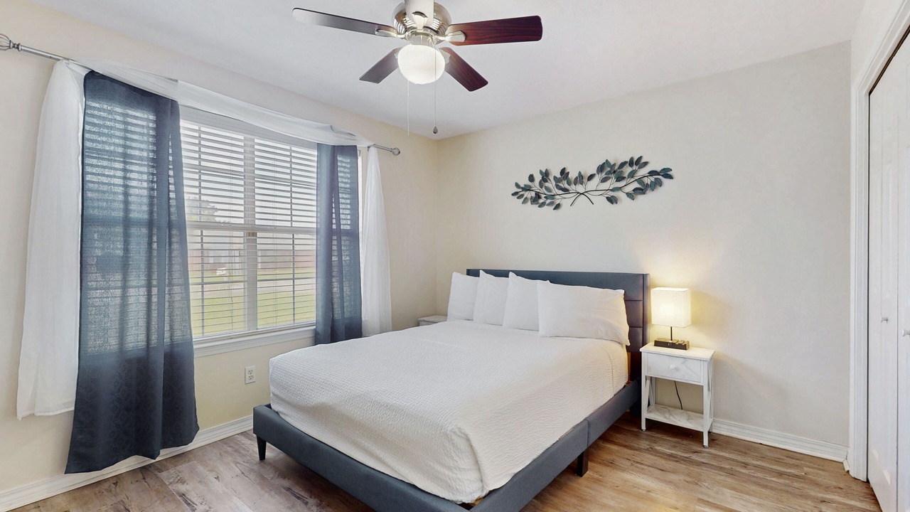 Photo of Bedroom in Emerald Shores