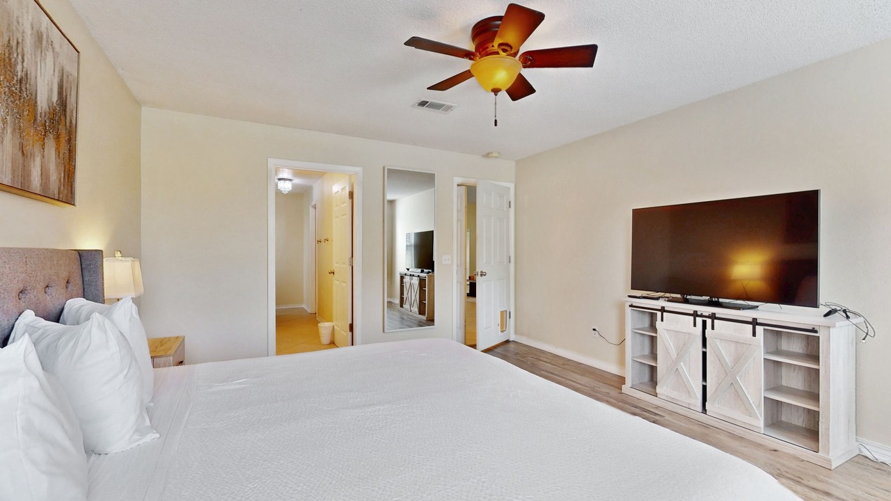 Photo of Bedroom in Emerald Shores