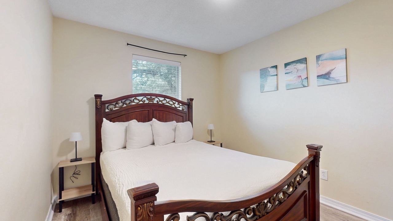 Photo of Bedroom in Emerald Shores