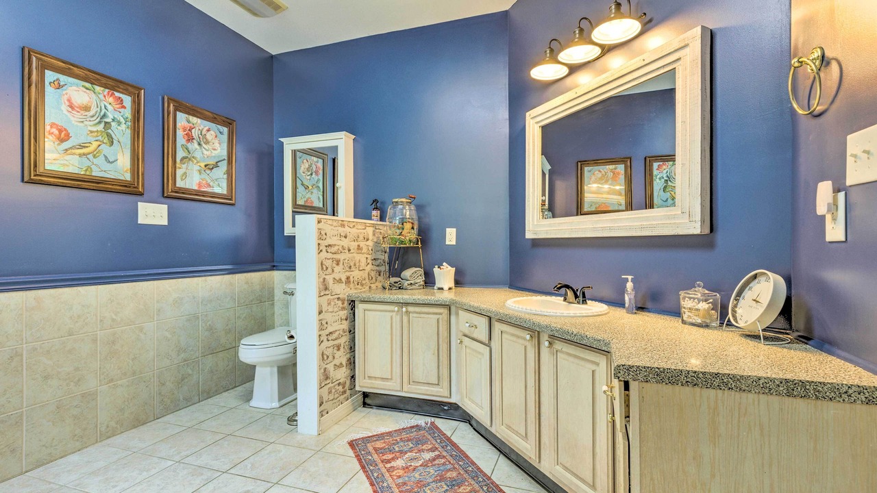 Photo of Bathroom in Bayou La Batre
