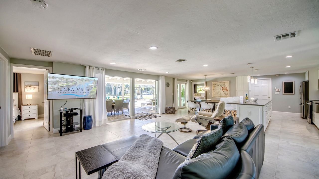 Photo of Livingroom in Lochmoor Waterway Estates