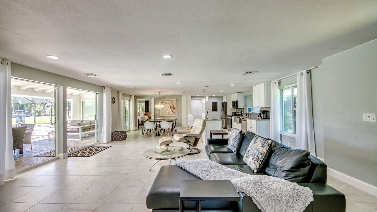 Photo of Livingroom in Lochmoor Waterway Estates