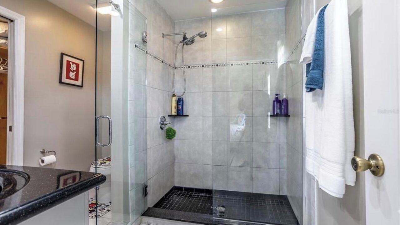 Photo of Bathroom in Buena Ventura Lakes