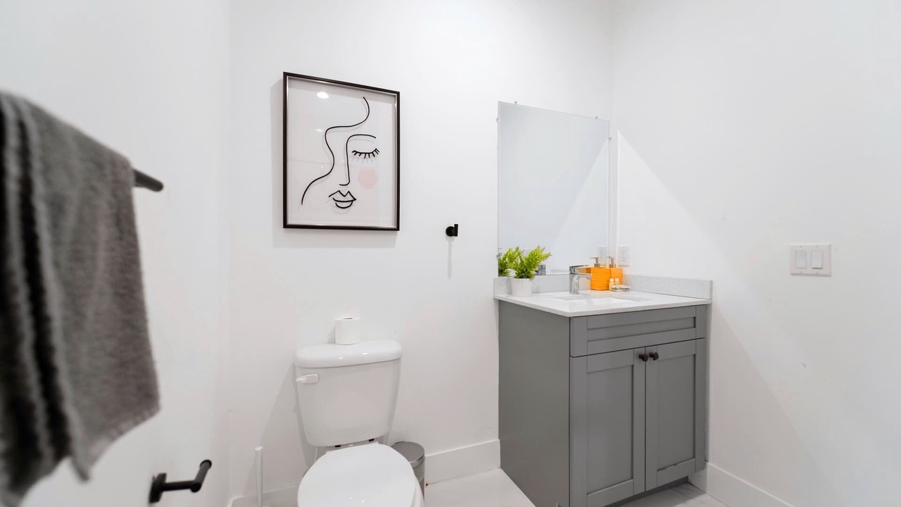 Photo of Bathroom in Allapattah