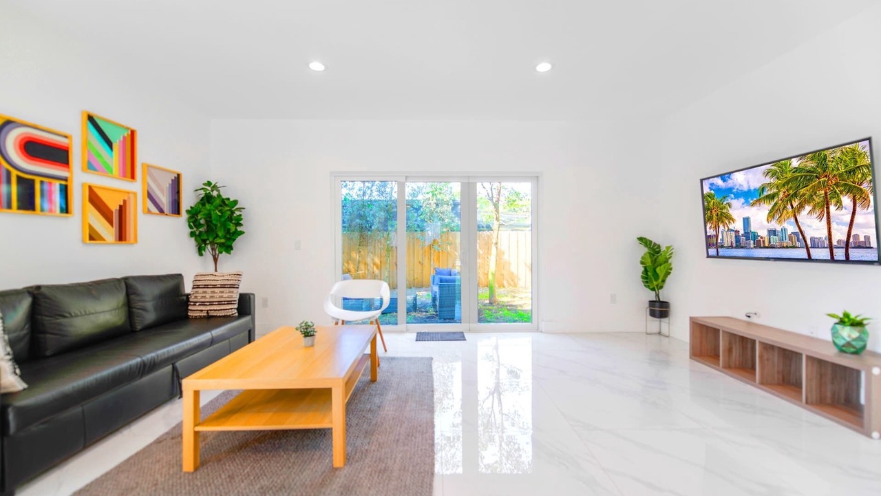 Photo of Livingroom in Allapattah