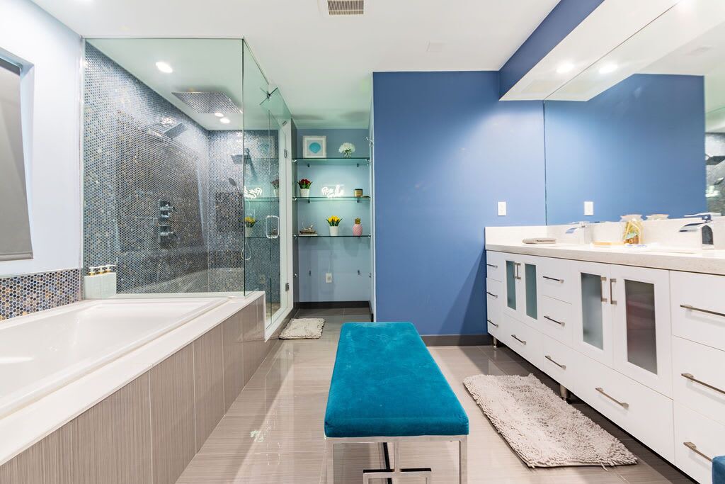 Photo of Bathroom in Golden Glades