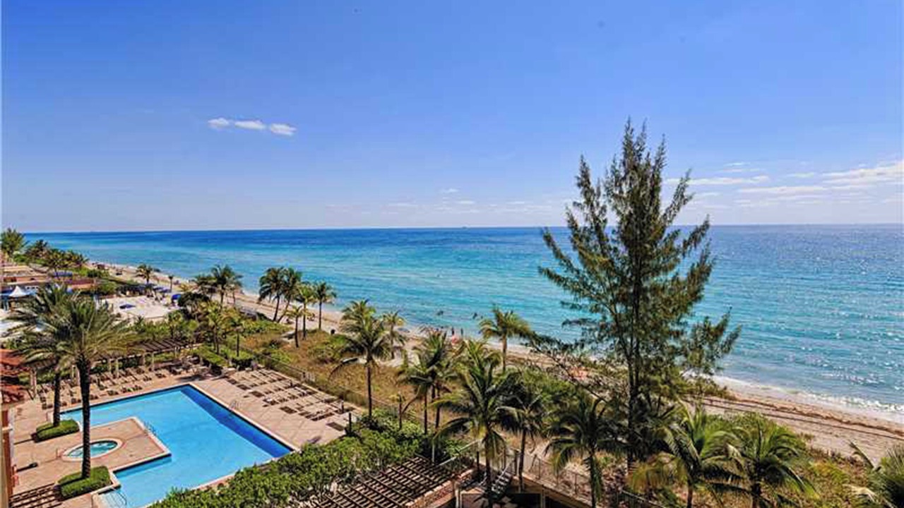 Photo of Outdoor in Hallandale Beach