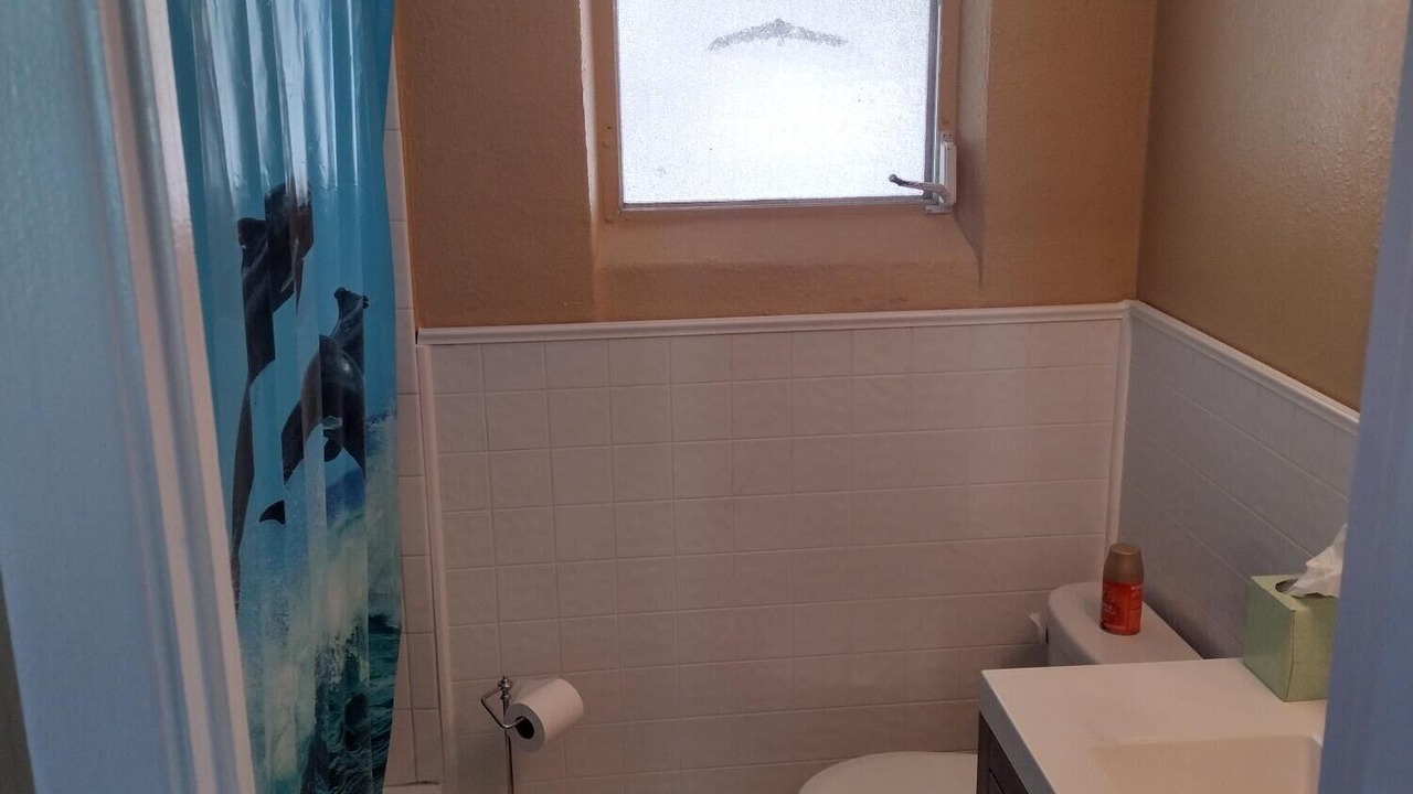 Photo of Bathroom in Weeki Wachee Gardens