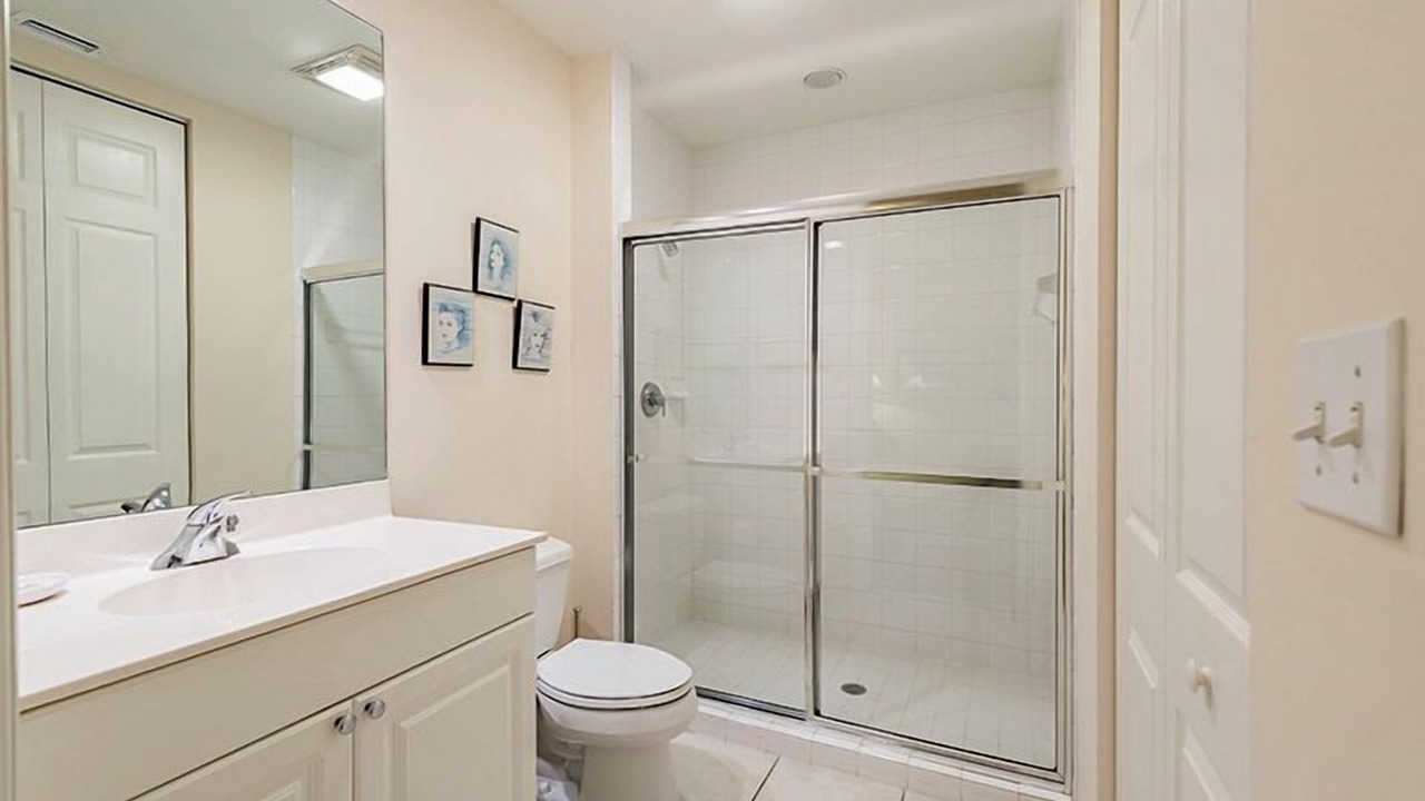 Photo of Bathroom in Vanderbilt Beach