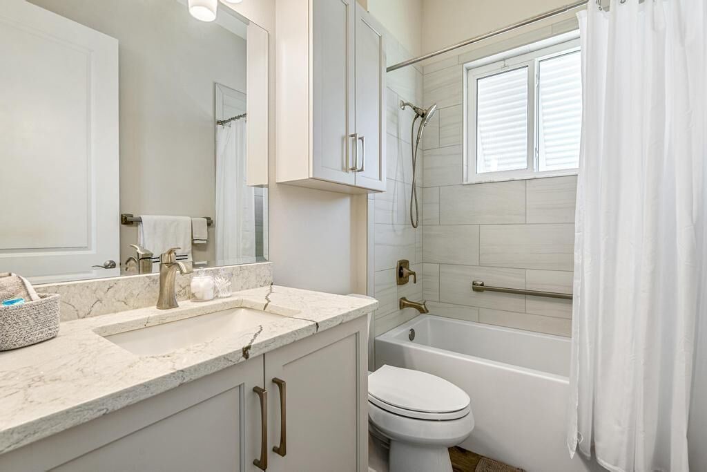 Photo of Bathroom in Tropic