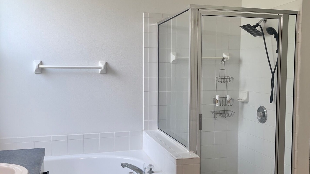 Photo of Bathroom in Lakeview Village