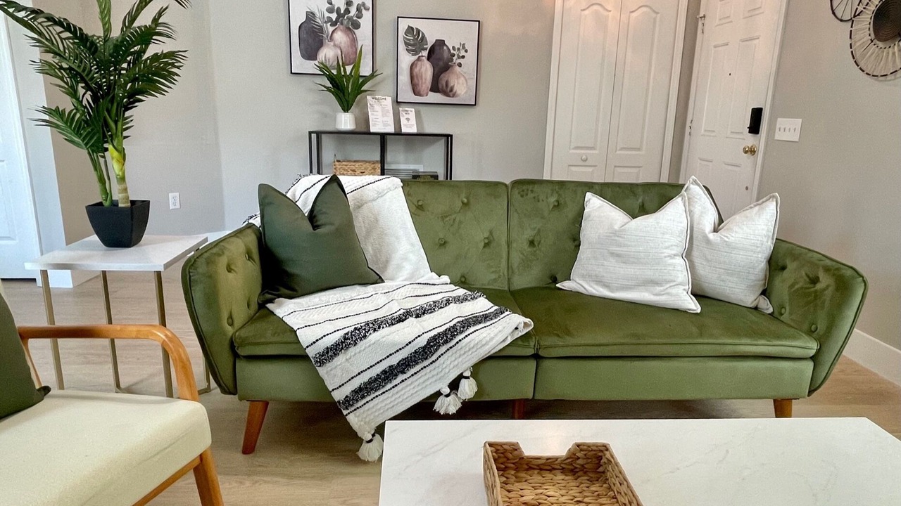 Photo of Livingroom in Lakeview Village