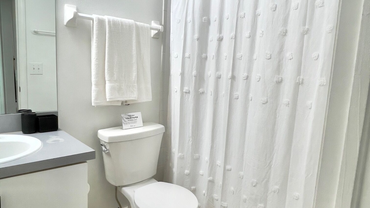 Photo of Bathroom in Lakeview Village
