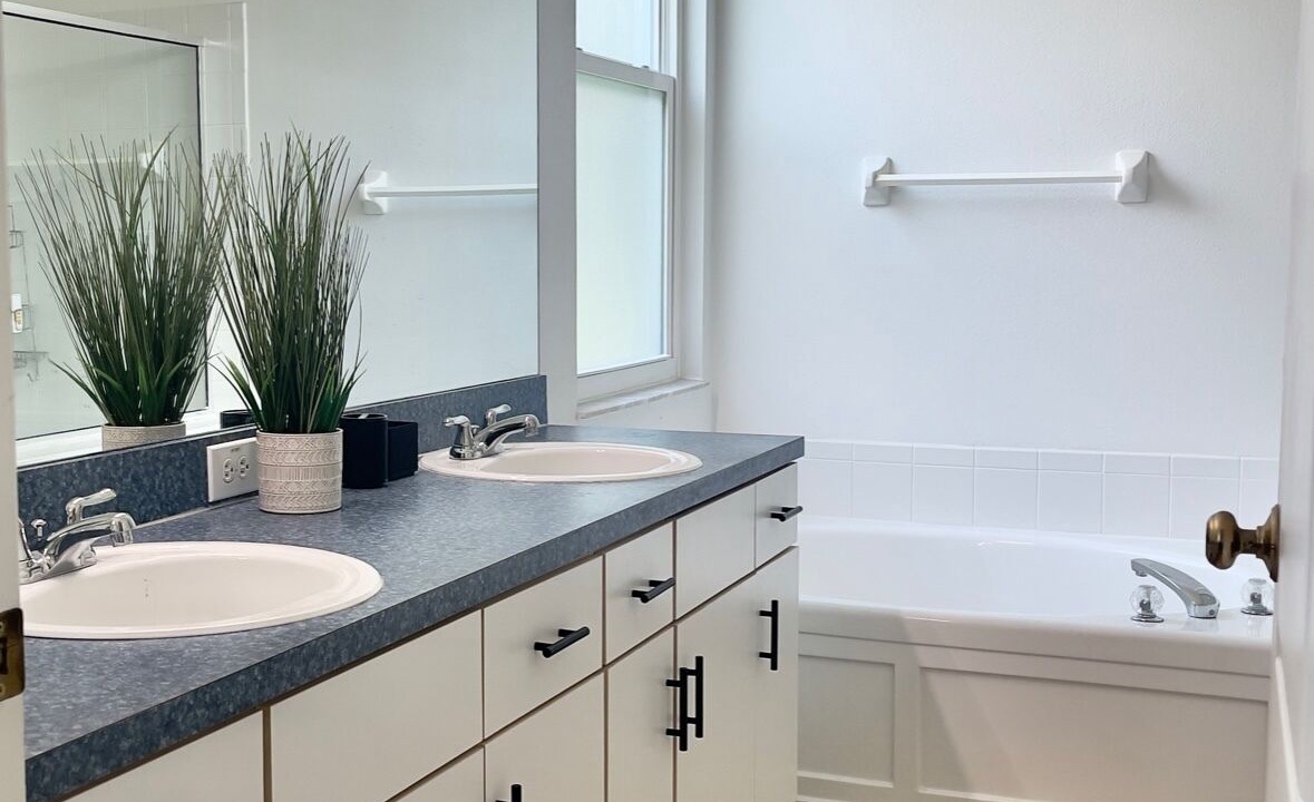 Photo of Bathroom in Lakeview Village