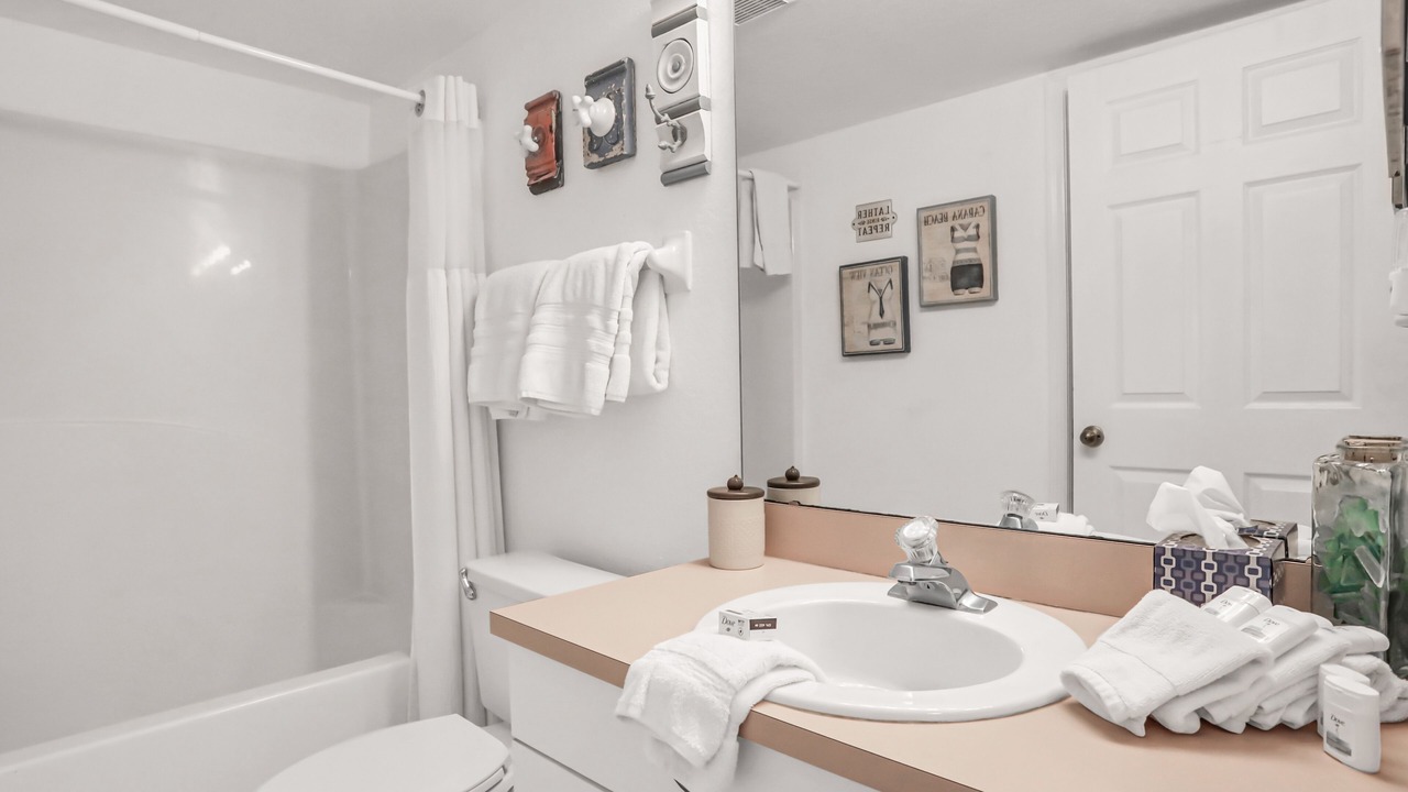 Photo of Bathroom in Independence Square