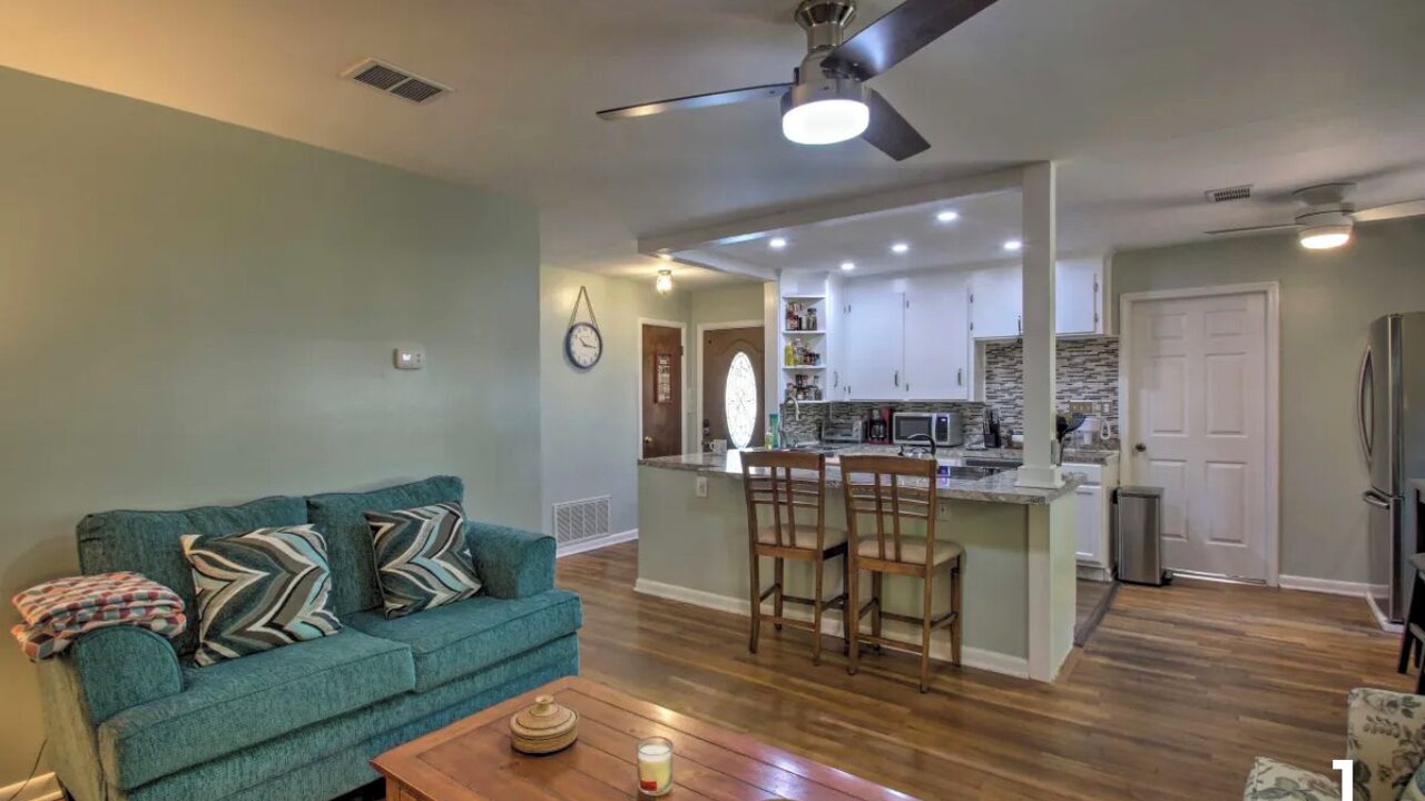 Photo of Livingroom in East Hill
