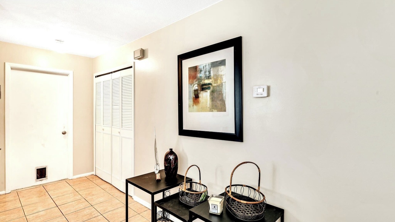 Photo of Livingroom in Longwood