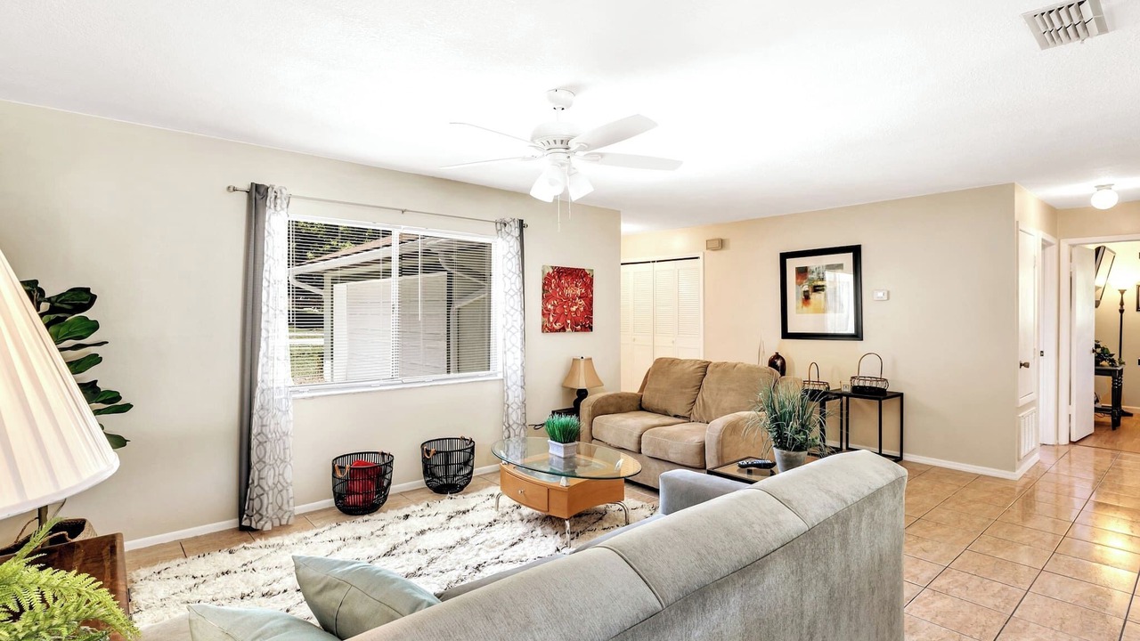 Photo of Livingroom in Longwood
