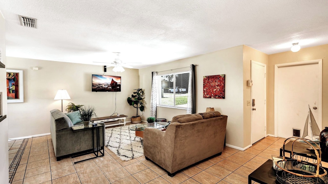 Photo of Livingroom in Longwood