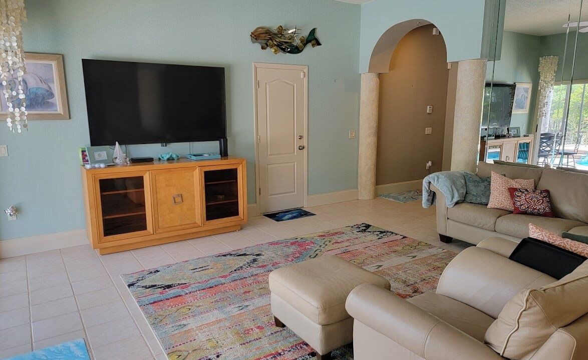 Photo of Livingroom in Springs at Kings Bay
