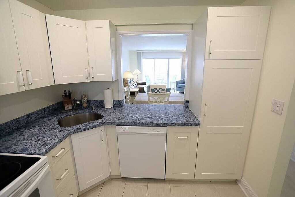 Photo of Kitchen in Lauderdale-by-the-Sea