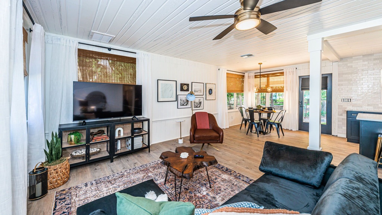 Photo of Livingroom in East Lake