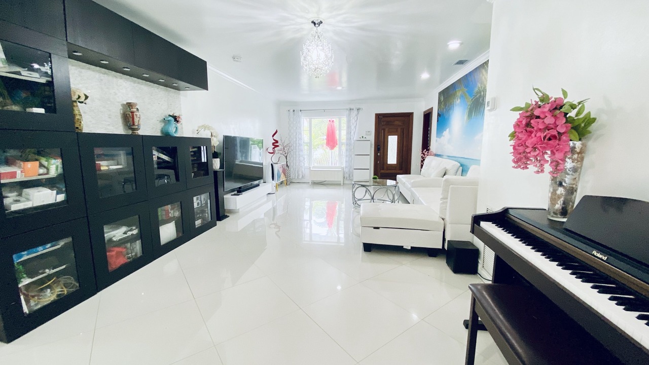 Photo of Livingroom in Surfside