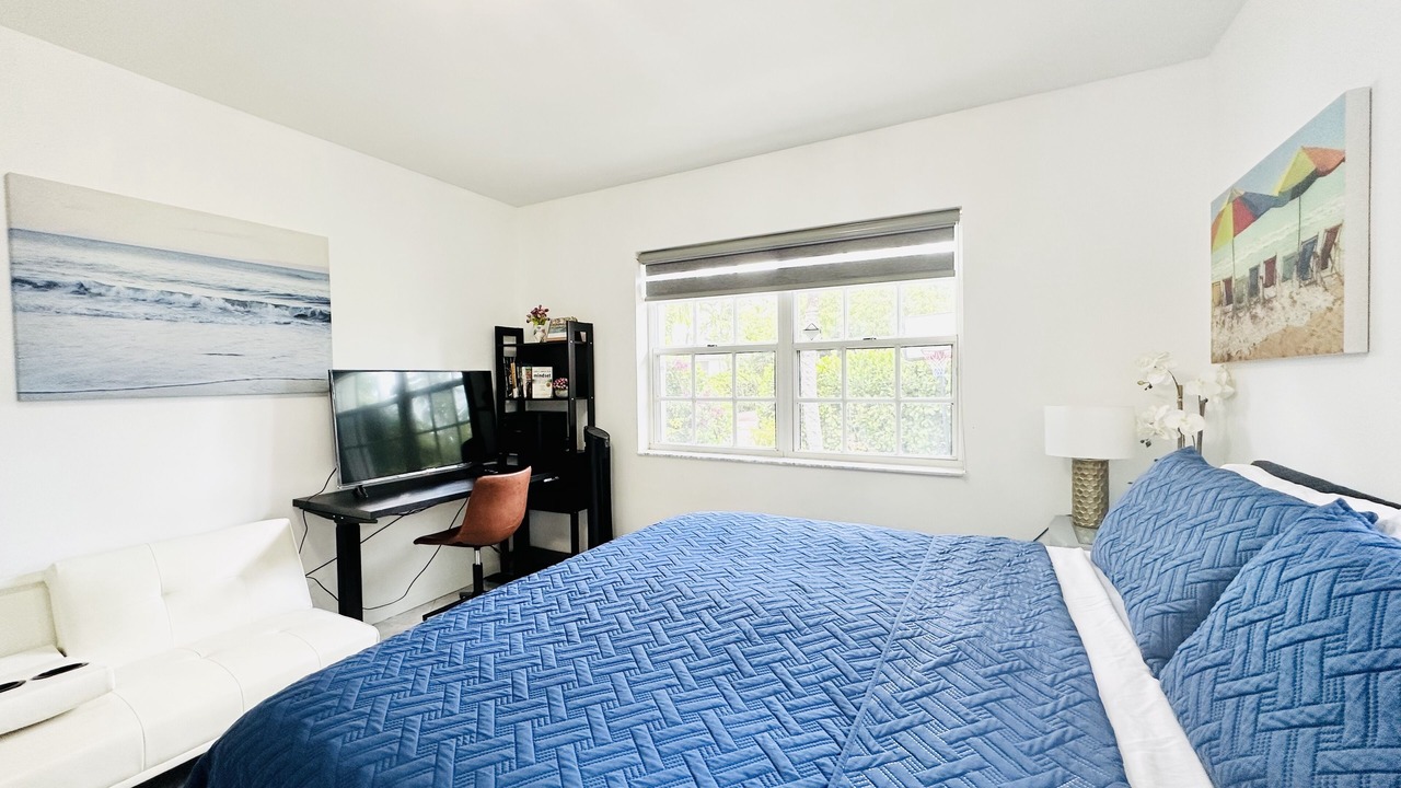 Photo of Bedroom in Surfside