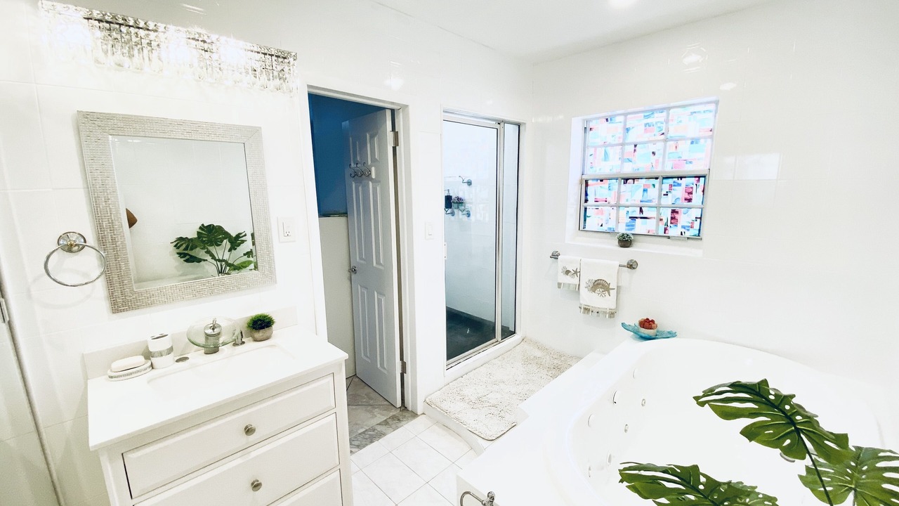 Photo of Bathroom in Surfside