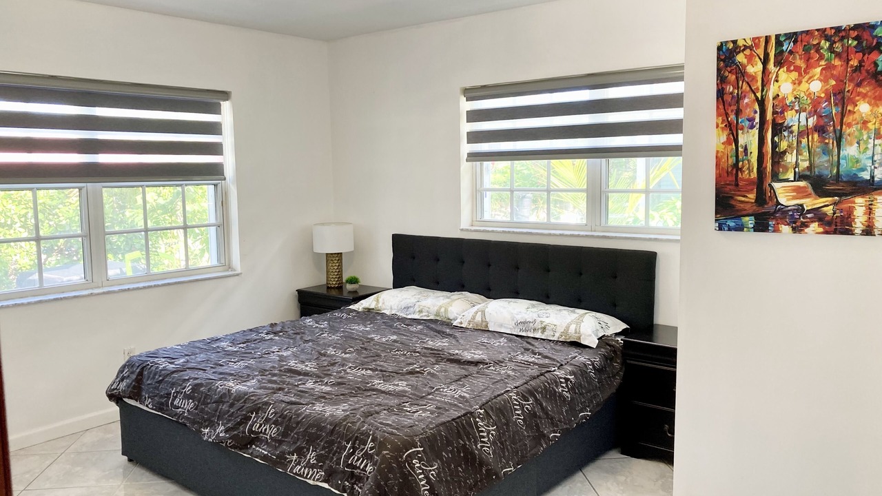 Photo of Bedroom in Surfside