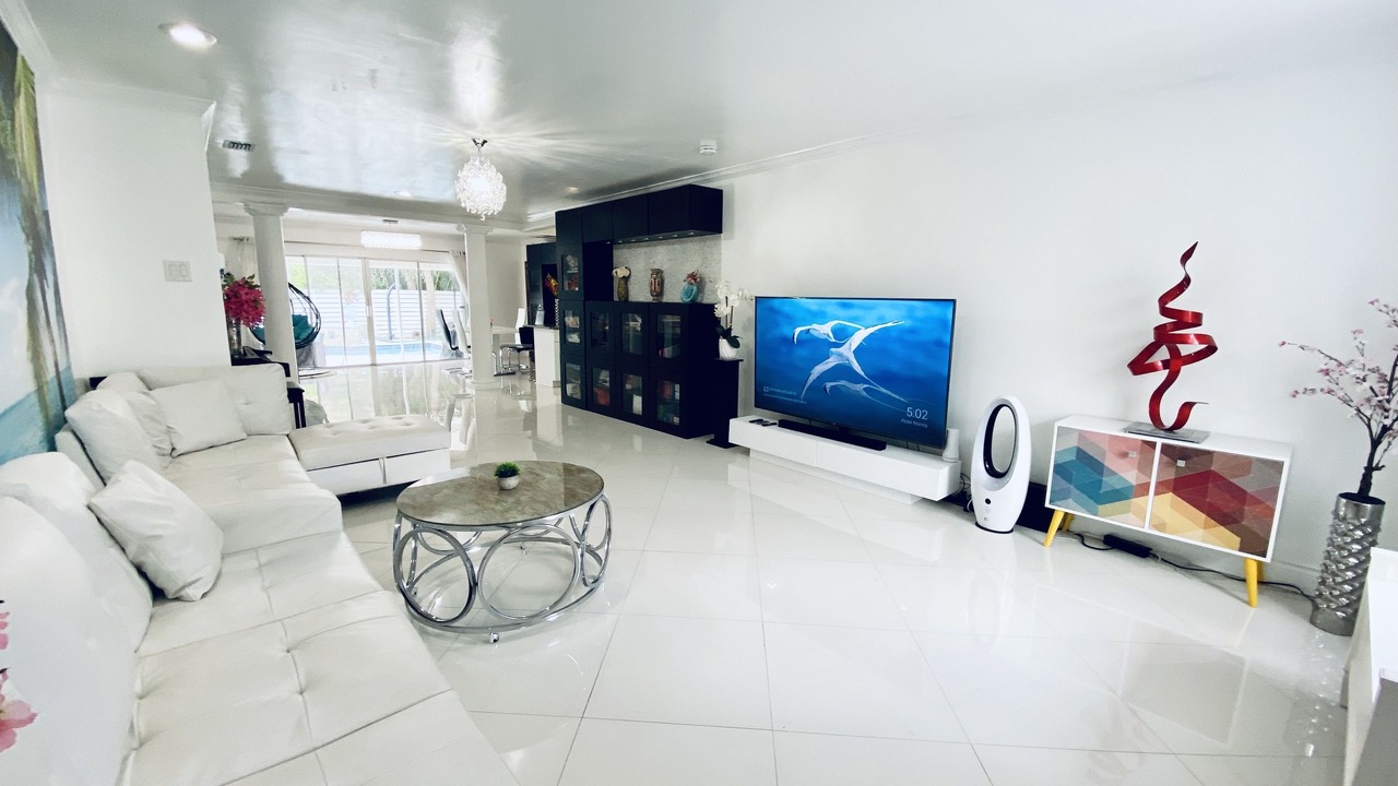 Photo of Livingroom in Surfside