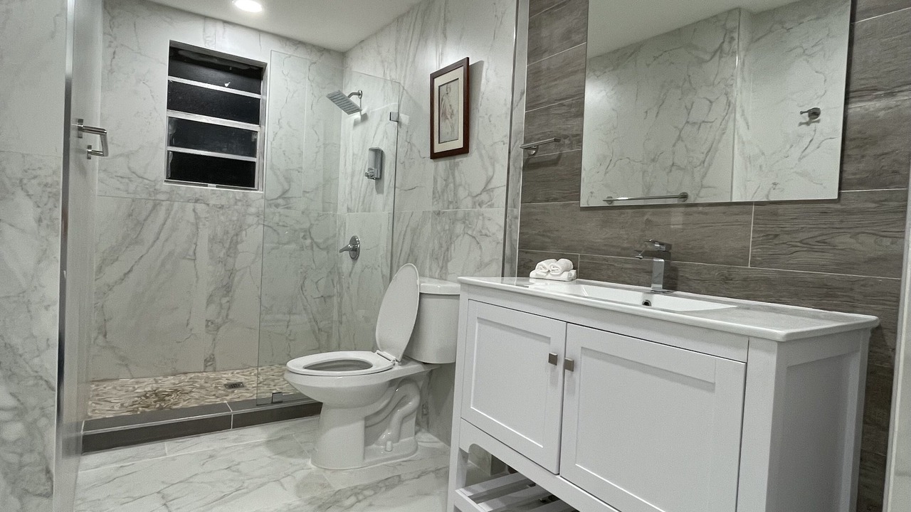 Photo of Bathroom in Allapattah