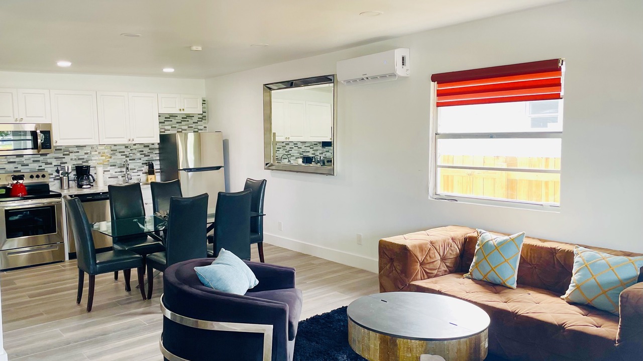 Photo of Livingroom in Allapattah